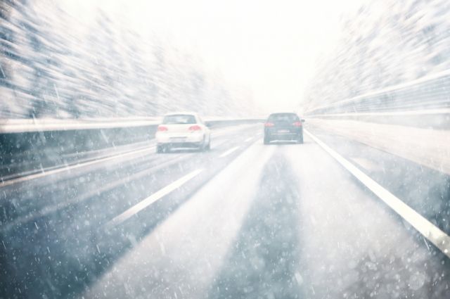 Омутнинские автоинспекторы напоминают автомобилистам о соблюдении оптимального скоростного режима на зимней трассе.