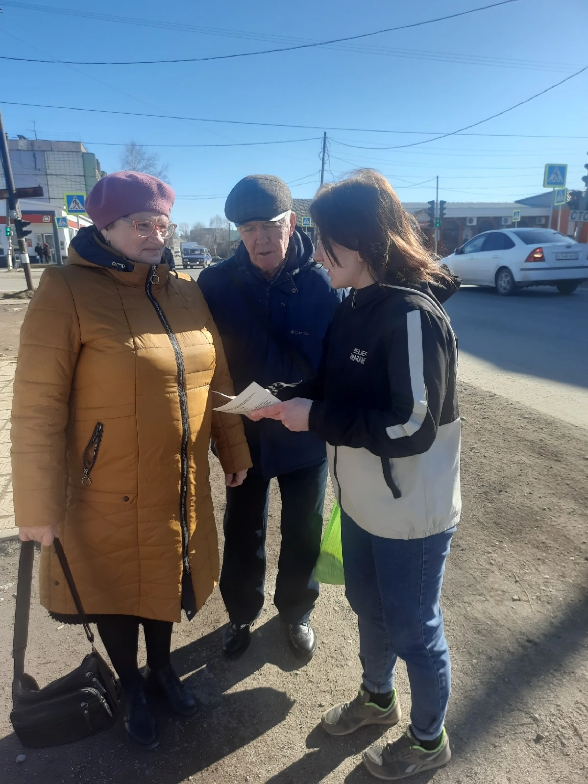 Студентами ГБОУ СПО «Кировский медицинский колледж» в г. Омутнинске в рамках подготовки заявки на участие городского поселения во Всероссийском конкурсе малых городов и исторических поселений.