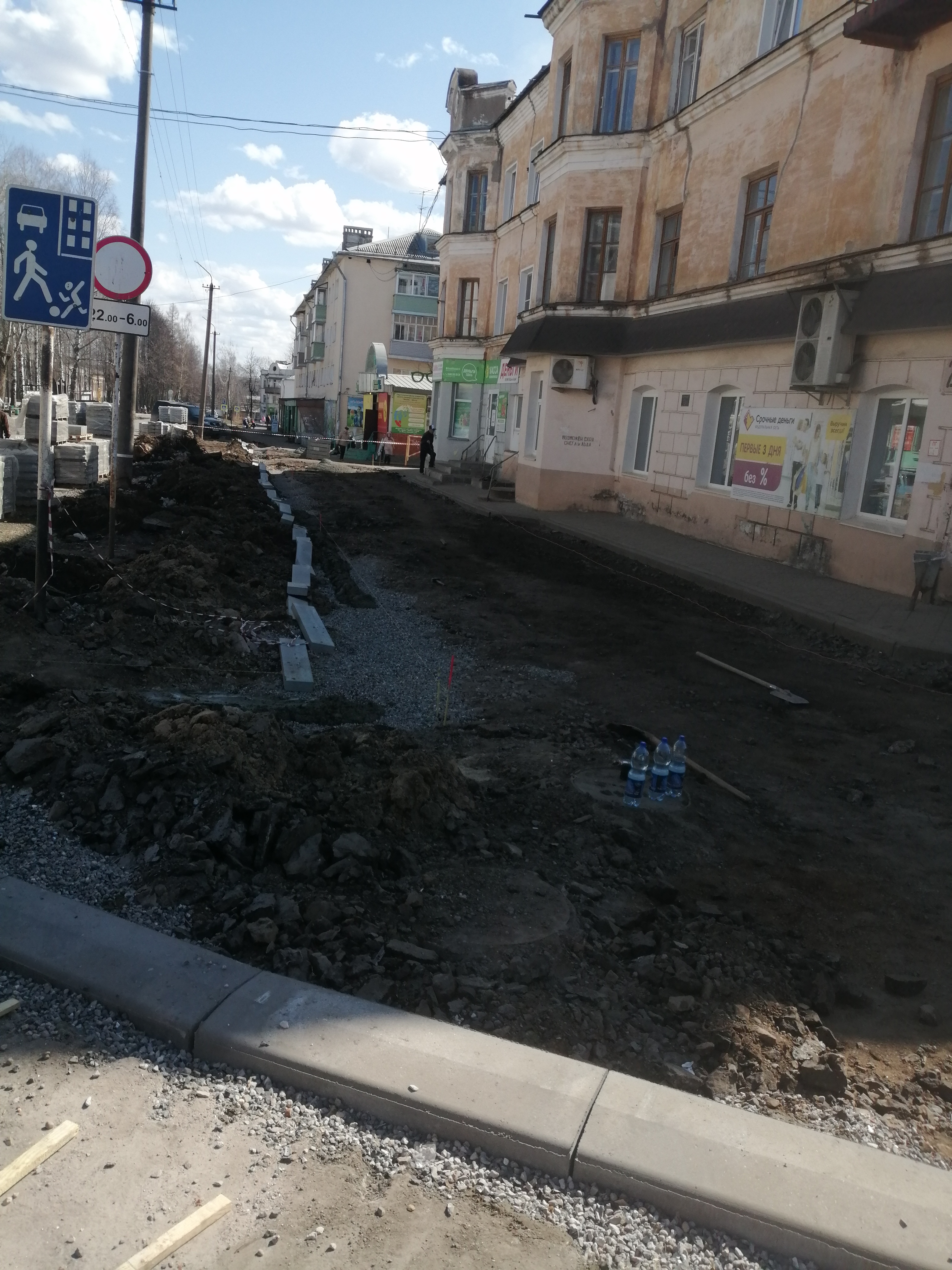 Продолжаются работы по благоустройству общественной территории – пешеходной зоны по ул. 30 – летия Победы.