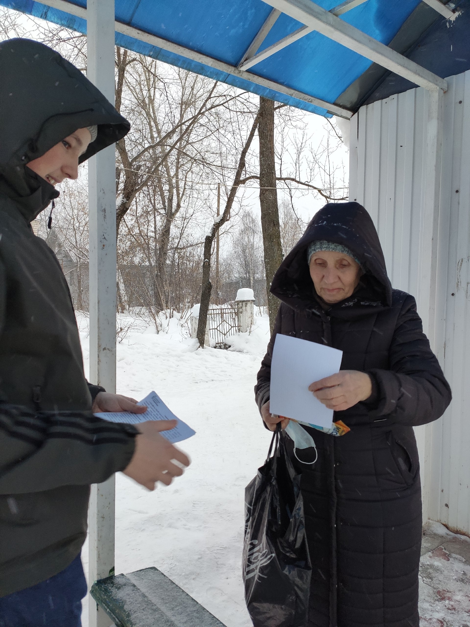 Волонтёры  МБОУ СОШ № 6 г. Омутнинск  провели акцию по распространению листовок по вовлечению горожан в направлении предложений.