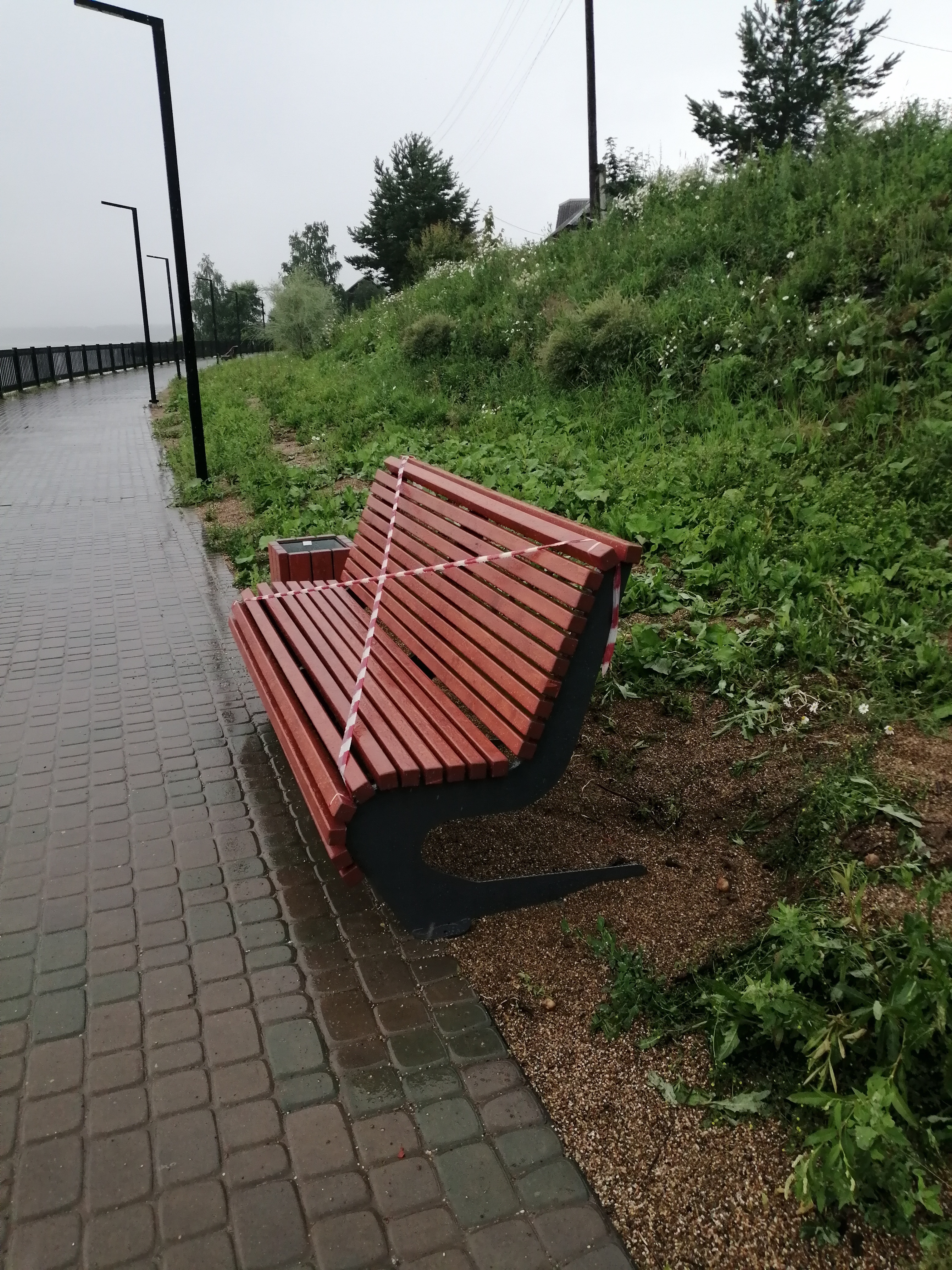 Продолжаются мероприятия по благоустройству общественных и дворовых территорий.