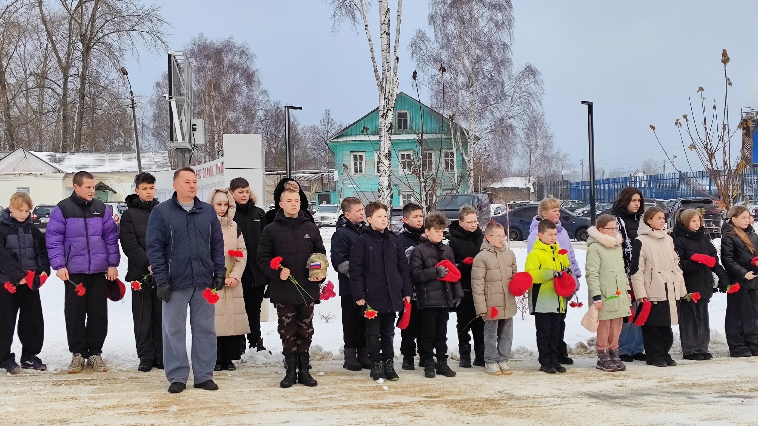 День неизвестного солдата в Омутнинске: память и уважение к героям.