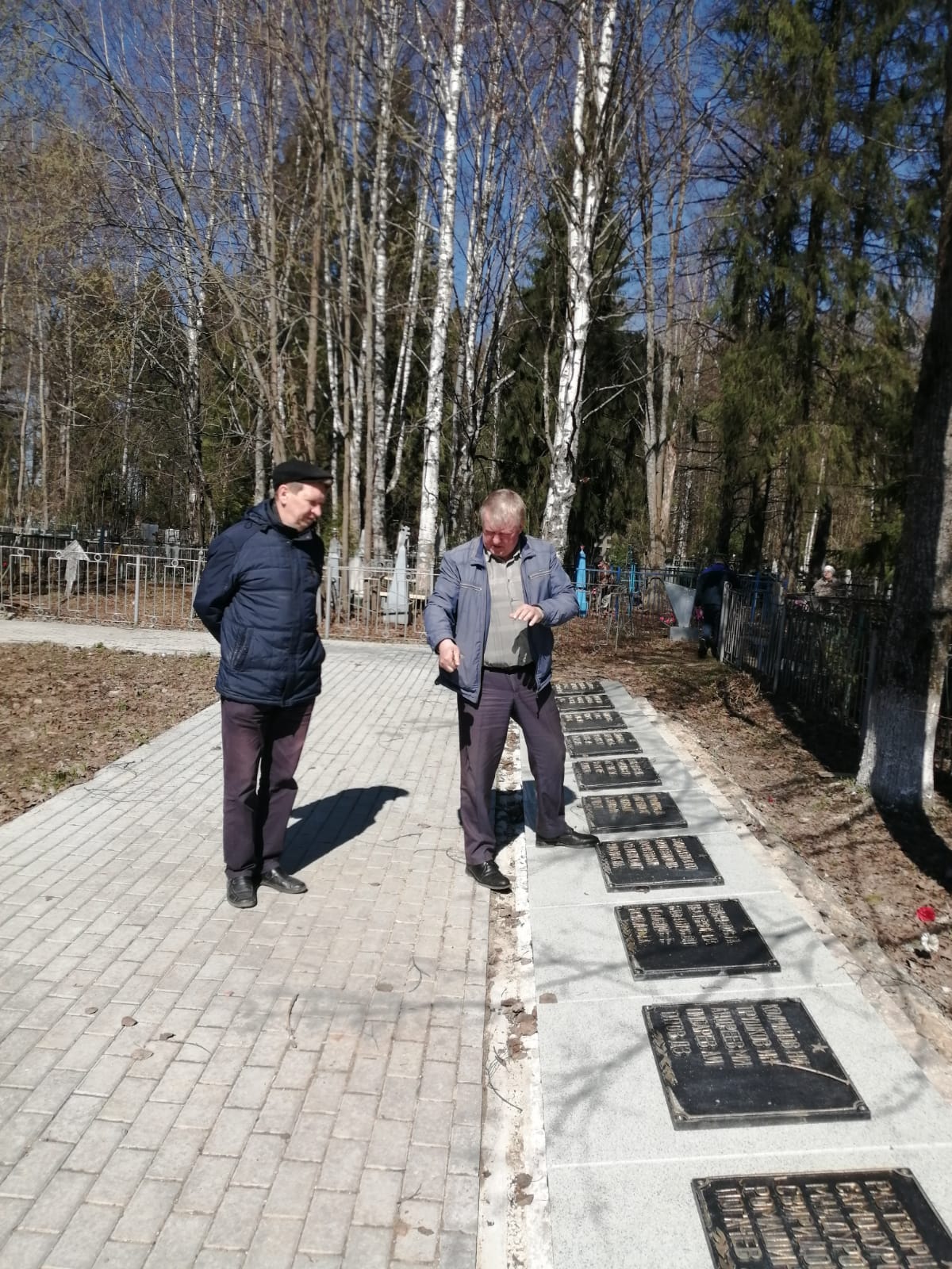 Завершены работы по ремонту мемориальной зоны с установкой гранитных тумб «Воинский участок кладбища, состоящий из двух братских могил воинов, погибших от ран в годы Великой Отечественной войны в 1941-1945 гг.».