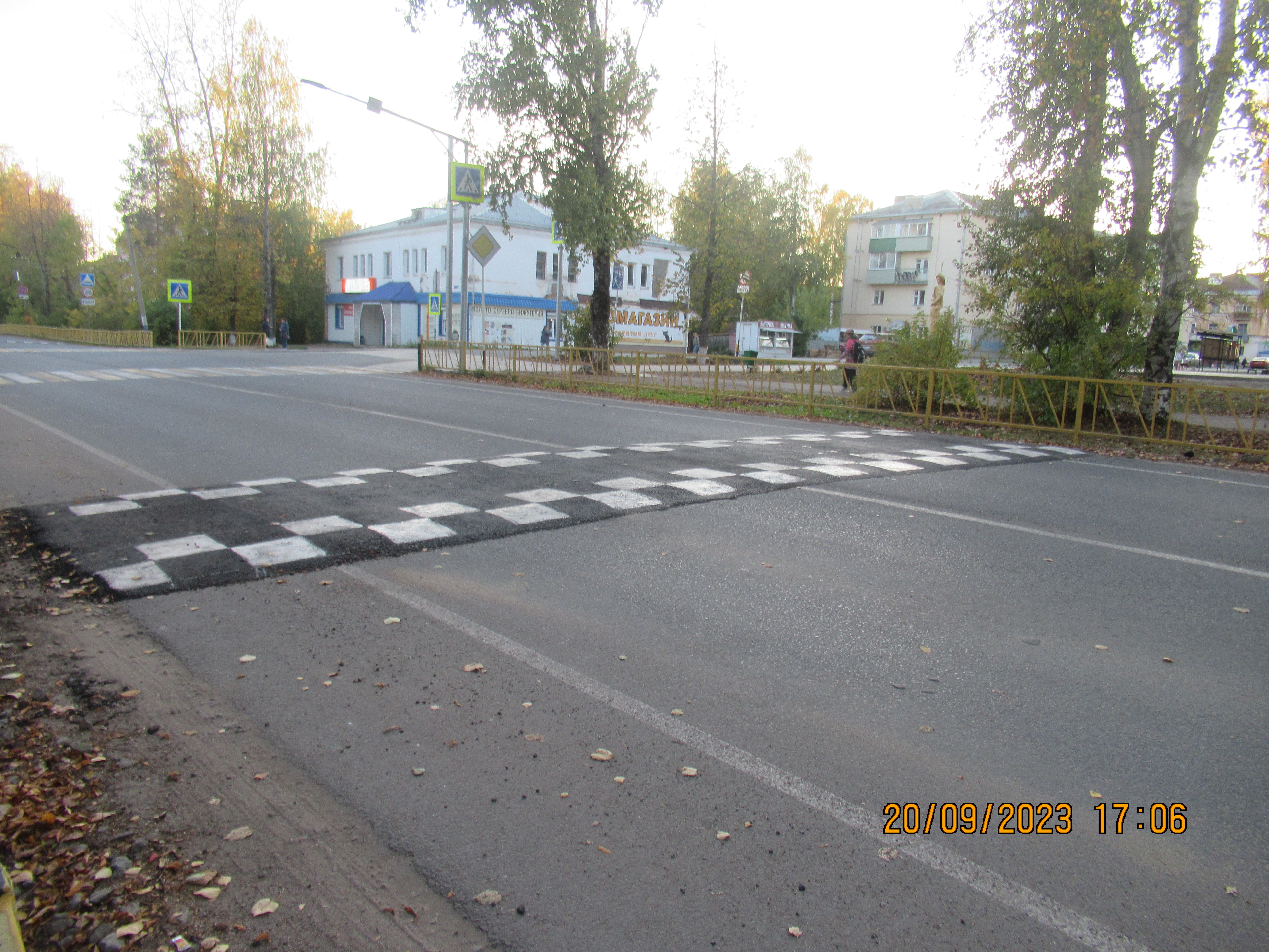 Устройство искусственных неровностей на улицах города.