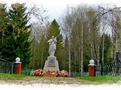 Памятник Воинам, погибшим от ран в годы Великой Отечественной войны.
