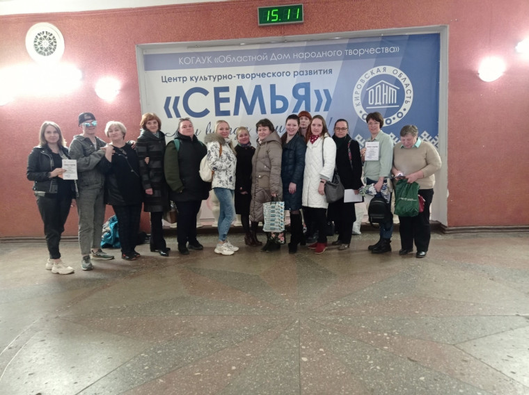 Специалисты культурно-досуговых учреждений Омутнинского района всегда стремятся к развитию и новым знаниям. Специалисты культурно-досуговых учреждений Омутнинского района всегда стремятся к развитию и новым знаниям.