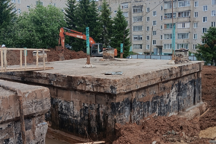 В Омутнинске строят водопровод и станции водоподготовки.